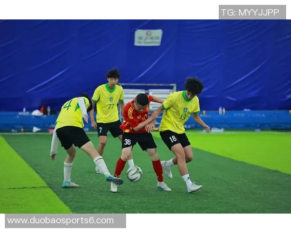 精彩足球瞬间展示PPT图片分享助你领略绿茵场上的激情与魅力 精彩足球瞬间展示PPT图片分享助你领略绿茵场上的激情与魅力